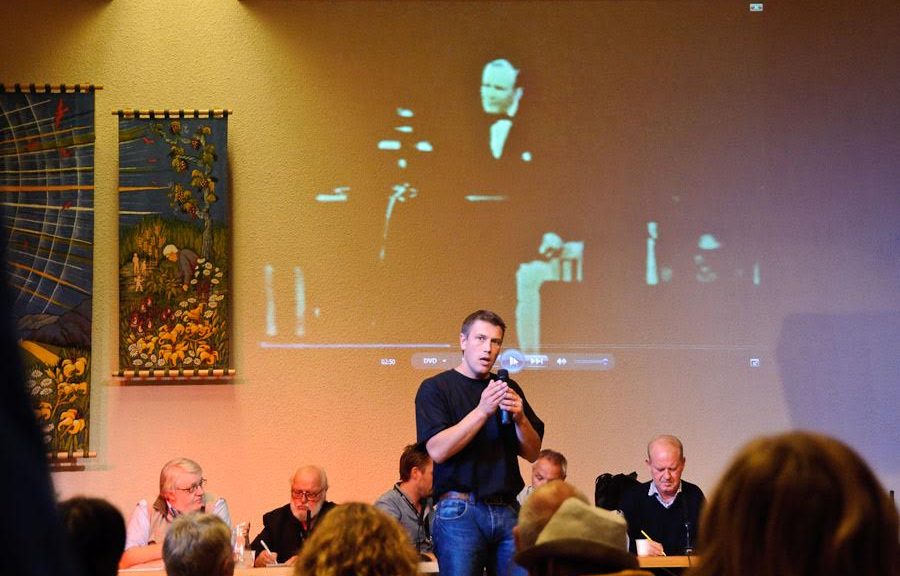 David Forsberg introduserer William Branham på Protestfestivalen i Kristiansand